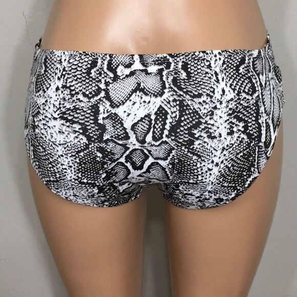 Tommy Bahama Snake Charmer twist front bottom. - Picture 5 of 8